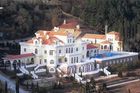 Янукович и Азаров будут отдыхать в Крыму