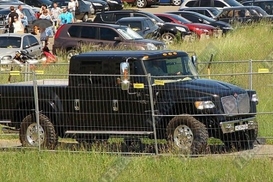 Янукович-младший разъезжает на дорогом пикапе