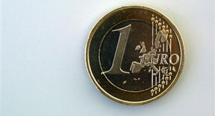 Курс евро снизился на межбанке