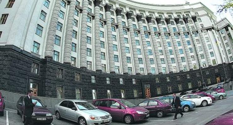Азаров повысил прогноз роста ВВП до 4,7%