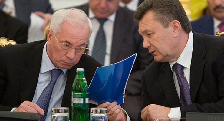 Тимошенко: Янукович публично отчитал Азарова перед отставкой