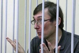 Луценко оставили за решеткой