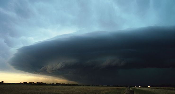 Число жертв торнадо в США растет