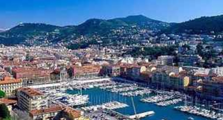 Иностранцев во Франции заставят раскошелиться