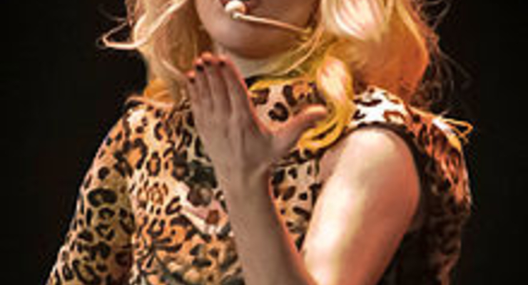 Леди Гага отобрала майку лидера у Опры Уинфри