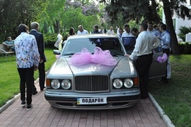 Регионал Валентин Ландик подарил племяннику на свадьбу Бентли