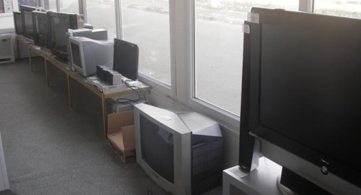 Чавес будет продавать соотечественникам телевизоры за полцены