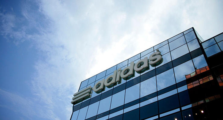Adidas заработал на китайцах и россиянах