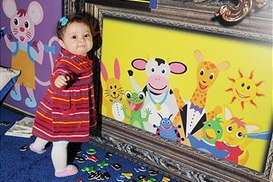 Янукович пообещал повысить помощь при рождении ребенка