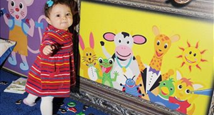 Янукович пообещал повысить помощь при рождении ребенка