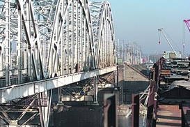 На мосту Кирпы появились трещины