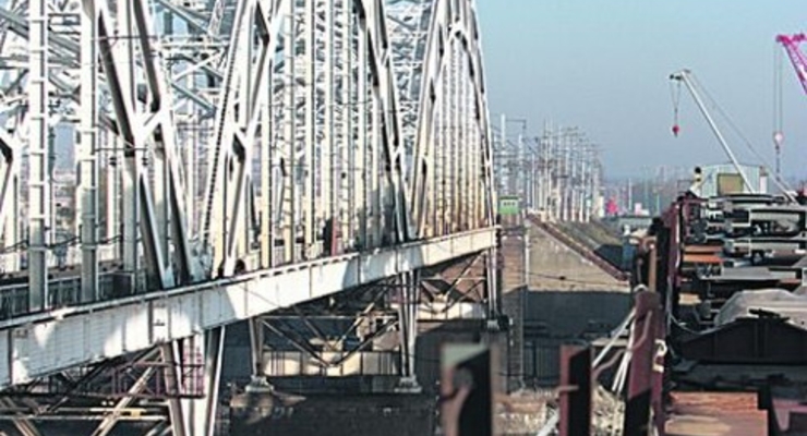 На мосту Кирпы появились трещины