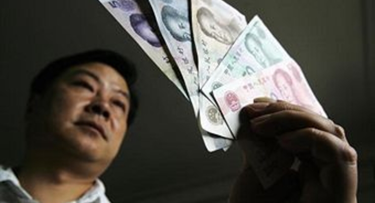 Юань рекордно подорожал к доллару