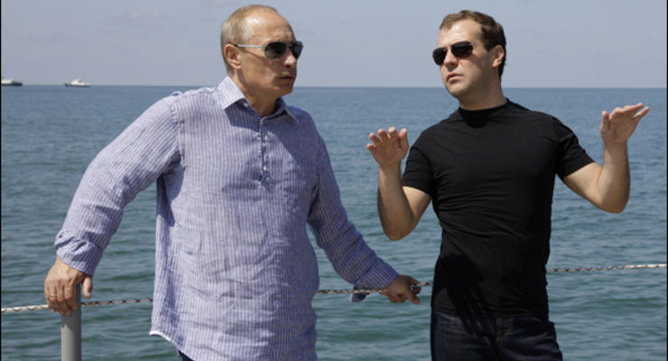 Рейтинги Путина и Медведева упали до 6-летнего минимума