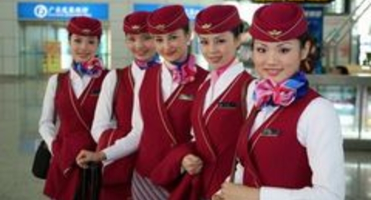 Гонконгских стюардес научат драться