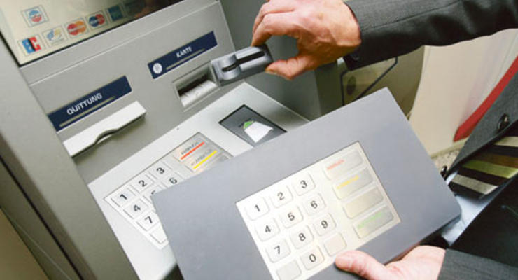 НБУ: Убытки от мошеннических операций с платежными картами сократились в два раза