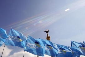 Ефремов рассказал, когда Ахметов начнет ходить в Раду