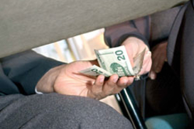 Крымского генерала подозревают в получении взятки в 70 тыс. долларов