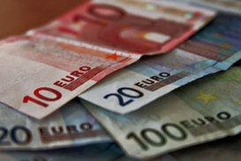 Евро держится выше уровня 1,42 доллара