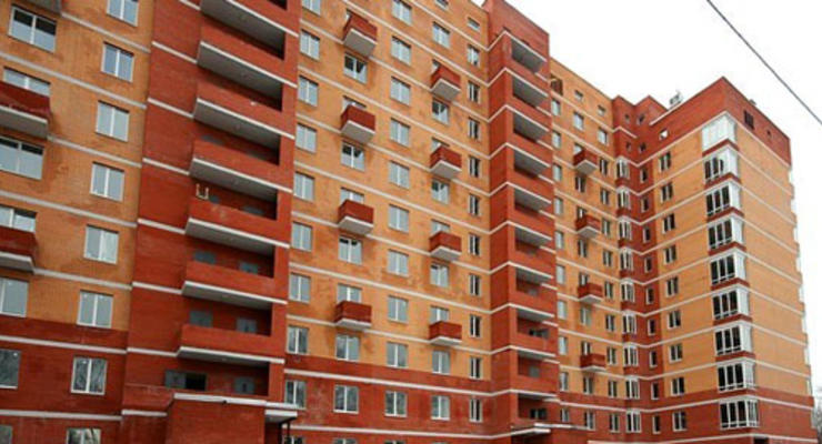 Азаров пообещал 1 млрд гривен на социальное жилье