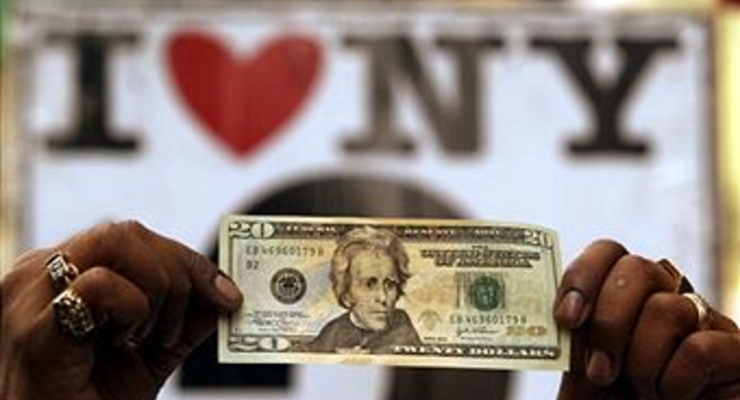 Доллар немного вырос к евро