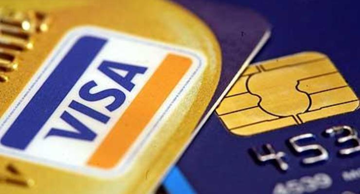 Работница банка снимала деньги с платежных карт клиентов