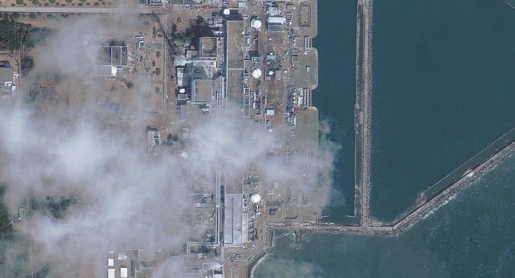 Над Фукусимой распылят смолу