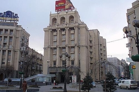 В столице рухнувшая стена убила прохожего