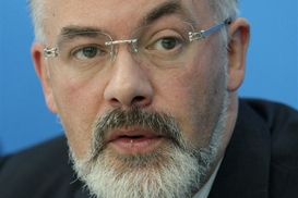 Азаров отчитал Табачника