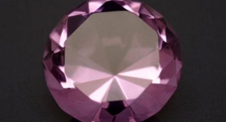 Уникальный сиреневый бриллиант продадут с аукциона