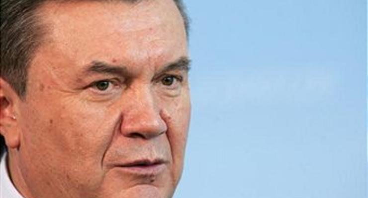 Янукович поздравил женщин