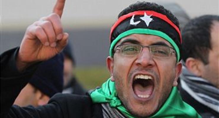 В Ливии сожгли семейный дворец Каддафи