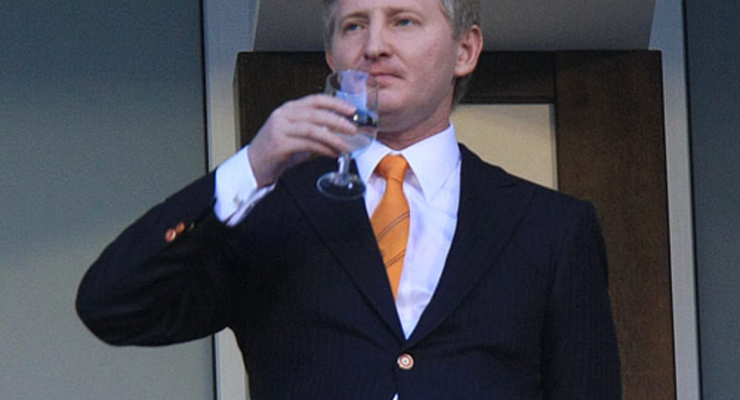 Ринату Ахметову и Людмиле Янукович вручили награды