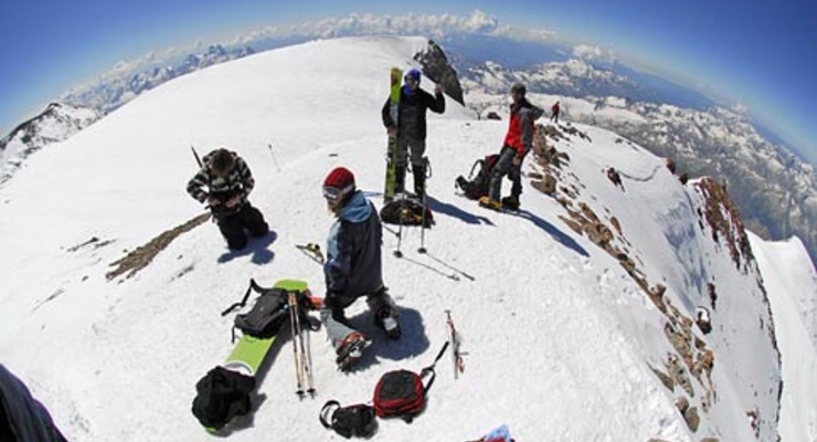 На Эльбрусе взорвали канатную дорогу