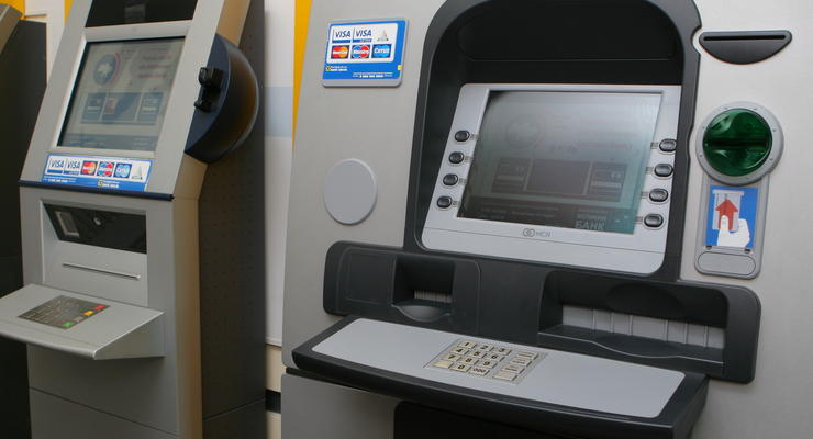 Украинцы стали чаще пользоваться банкоматами