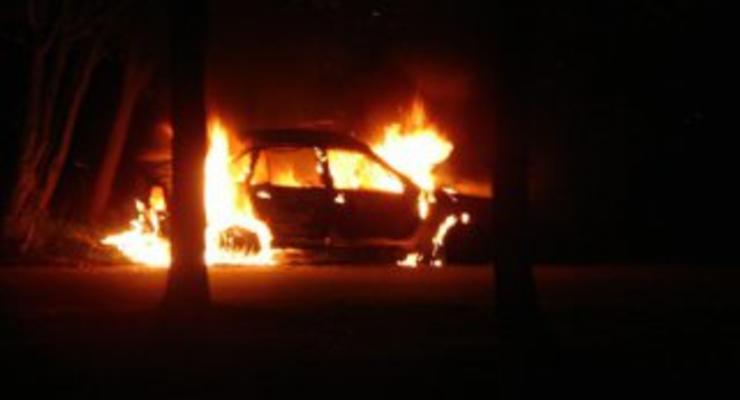 В столице за ночь подожгли 11 автомобилей