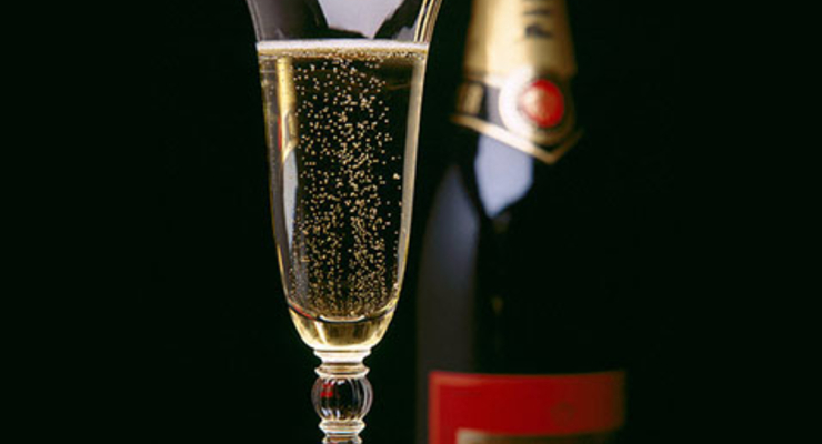 Украине придется отказаться от шампанского, коньяка и рокфора