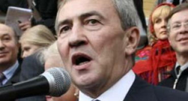 Азаров: Черновецкий будет работать, пока он настроен работать