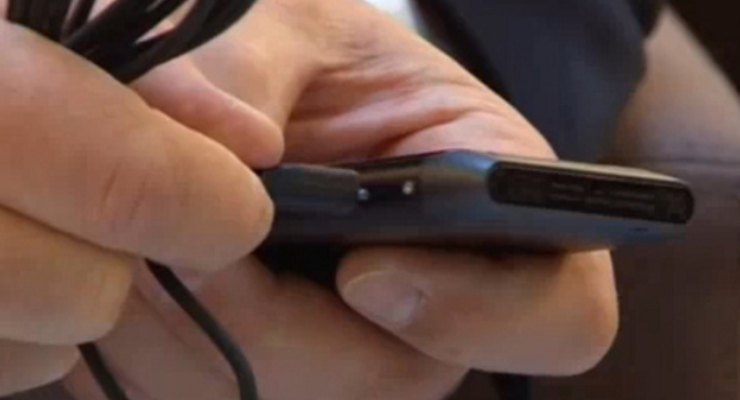 Представлена универсальная зарядка для мобильных телефонов