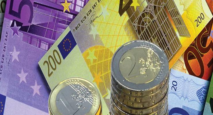 Курс евро вырос к доллару