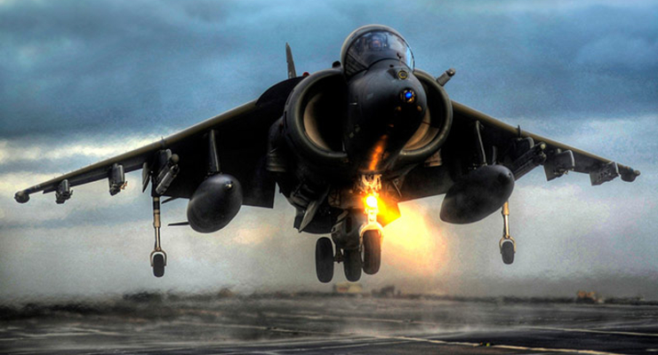 Британский ребенок чуть не купил истребитель