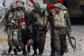 В Египте продолжаются уличные протесты: Мубарака подталкивают к отставке