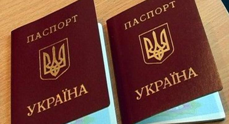 Украинцам выдадут биометрические загранпаспорта