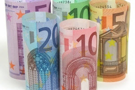 Курс евро держится выше отметки 1,37 доллара