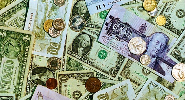 В какой валюте украинцы хранят деньги?