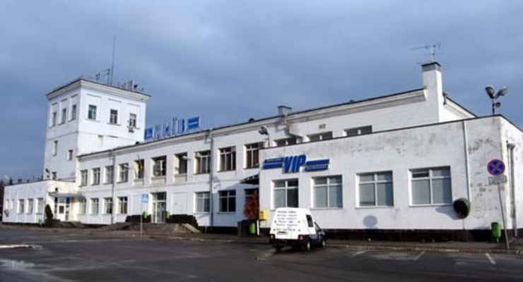 Еще три авиакомпании могут переехать в аэропорт “Жуляны”