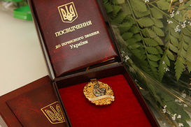 Янукович присвоит звание “мать-героиня” 30 тыс. матерей