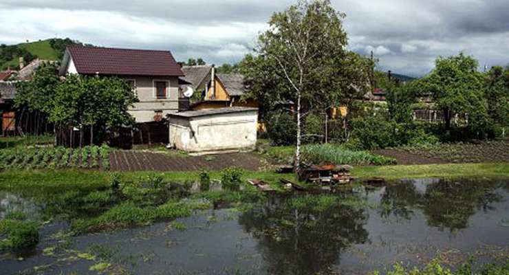 Наводнения на Закарпатье: "пропало" 410 млн гривен