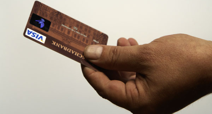 Как уберечься от проблем с платежной картой за границей?