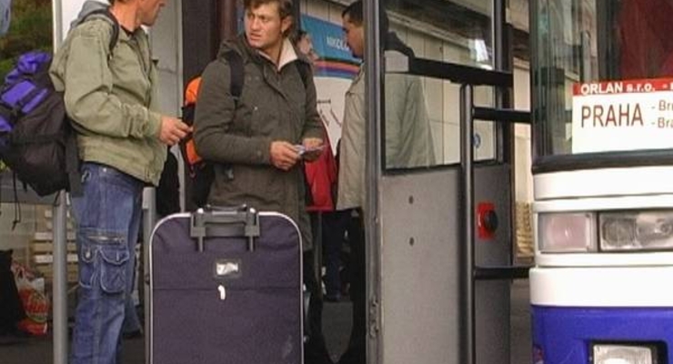 Заробитчане ежегодно присылают в Украину 5-8 млрд долларов